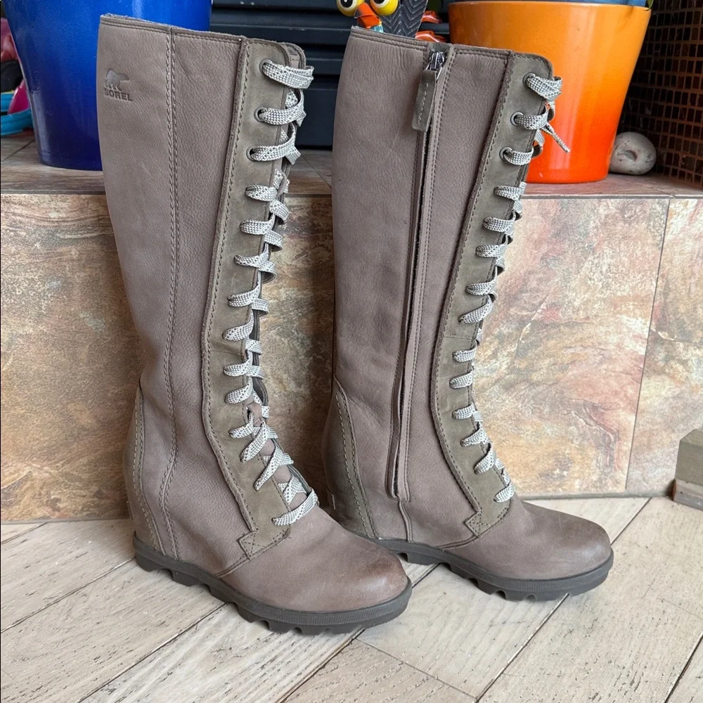 SOREL JOAN OF ARCTIC WEDGE LACE UP 8 Tall ASH Women Boots Waterproof  EUC size 7 - Picture 7 of 15